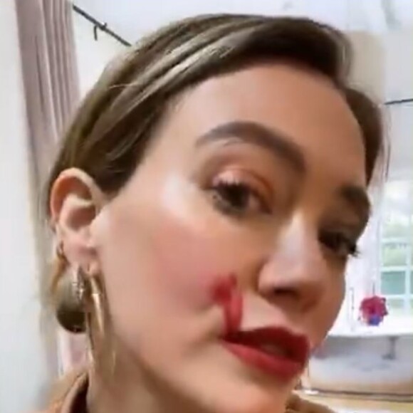 Hilary Duff a laissé son fils lui faire son maquillage et a montré le résultat sur Instagram, le 8 avril 2020