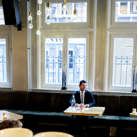 La reine Maxima des Pays-Bas a visité des établissements d'hôtellerie et de restauration à Amsterdam le 8 avril 2020, en plein confinement durant la pandémie de coronavirus, et a participé à une réunion avec des représentants du secteur sur les conséquences économiques. © Royalportraits Europe / Bernard Rubsamen / Bestimage