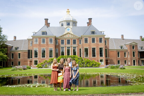 Le roi Willem-Alexander et la reine Maxima des Pays-Bas, la princesse Catharina-Amalia des Pays-Bas, la princesse Alexia des Pays-Bas, la princesse Ariane des Pays-Bas dans le jardin du palais Huis ten Bosch, La Haye, le 19 juillet 2019.