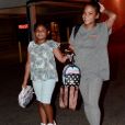 Christina Milian enceinte quitte son food truck accompagnée de sa fille Violet après une longue journée de travail à Studio City, Los Angeles, le 5 septembre 2019.