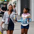 Christina Milian enceinte et sa fille Violet Madison Nash se baladent dans le quartier de Studio City à Los Angeles, le 26 septembre 2019.