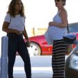 Exclusif - Leighton Meester très enceinte va déjeuner au restaurant Casa Vega avec une amie à Los Angeles, le 15 juillet 2015.