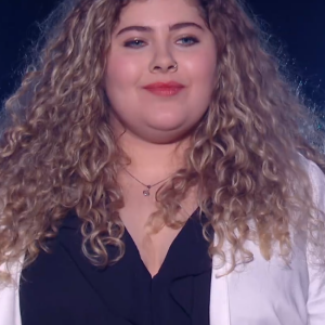 Cheyenne lors de l'épreuve des K.O dans "The Voice" - Talent de Lara Fabian. Émission du samedi 18 avril 2020, TF1