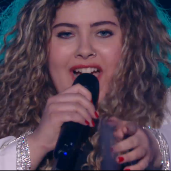 Cheyenne lors de l'épreuve des K.O dans "The Voice" - Talent de Lara Fabian. Émission du samedi 18 avril 2020, TF1