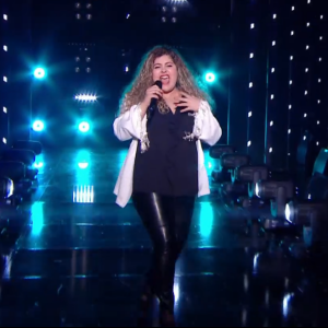 Cheyenne lors de l'épreuve des K.O dans "The Voice" - Talent de Lara Fabian. Émission du samedi 18 avril 2020, TF1