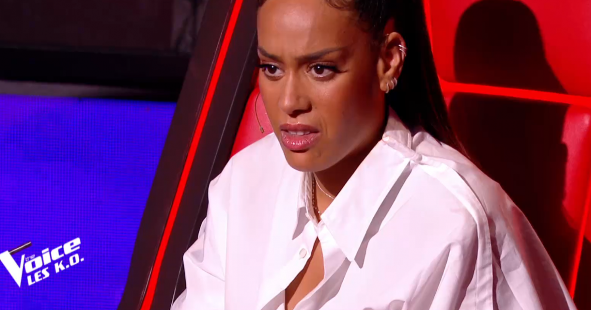 Amel Bent lors de l'épreuve des K.O dans The Voice ...