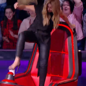 Lara Fabian lors de l'épreuve des K.O dans "The Voice". Émission du samedi 18 avril 2020, TF1