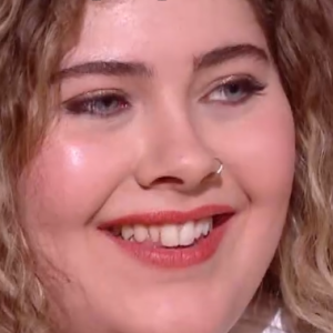 Cheyenne lors de l'épreuve des K.O dans "The Voice" - Talent de Lara Fabian. Émission du samedi 18 avril 2020, TF1