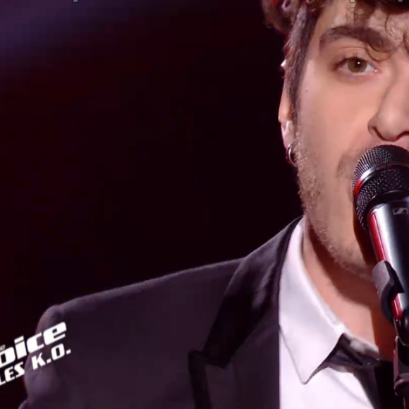 Sam lors de l'épreuve des K.O dans "The Voice" - Talent de Lara Fabian. Émission du samedi 18 avril 2020, TF1