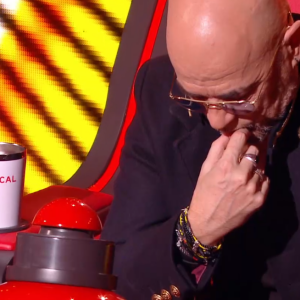 Pascal Obispo très ému lors de l'épreuve des K.O dans "The Voice". Émission du samedi 18 avril 2020, TF1