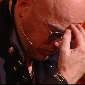 Pascal Obispo très ému lors de l'épreuve des K.O dans "The Voice". Émission du samedi 18 avril 2020, TF1