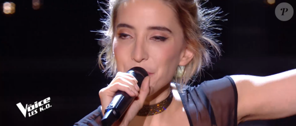 Gustine lors de l'épreuve des K.O dans "The Voice" - Talent de Lara Fabian. Émission du samedi 18 avril 2020, TF1