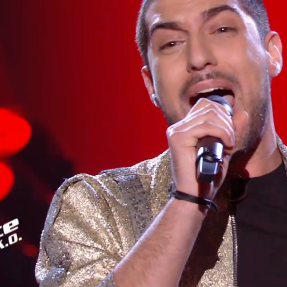Enzo lors de l'épreuve des K.O dans "The Voice" - Talent de Lara Fabian. Émission du samedi 18 avril 2020, TF1