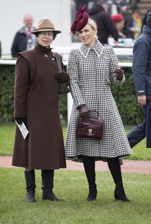La princesse Anne d'Angleterre, sa fille Zara Tindall - La famille royale lors des courses de chevaux du festival de Cheltenham le 11 mars 2020.