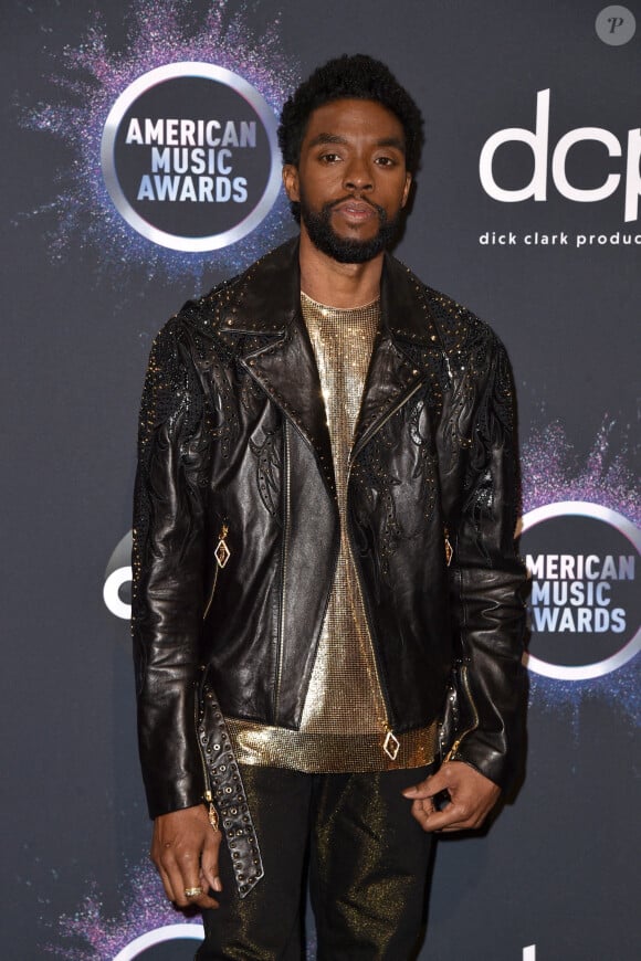 Chadwick Boseman aux American Music Awards 2019 à Los Angeles. Le 24 novembre 2019.