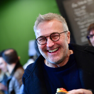 Laurent Ruquier - Inauguration du nouveau restaurant de fast food healthy de K. Adams, le "Jak Healthy" au 24 rue de Rivoli dans le 4ème arrondissement à Paris, le 15 octobre 2019. Le concept du restaurant est né de la rencontre entre le coach sportif J. Exilie, la restauratrice A. Sachet et l'humoriste K. Adams réunis autour d'une même idée: un repas sur le pouce sain et équilibré. © Rachid Bellak/Bestimage