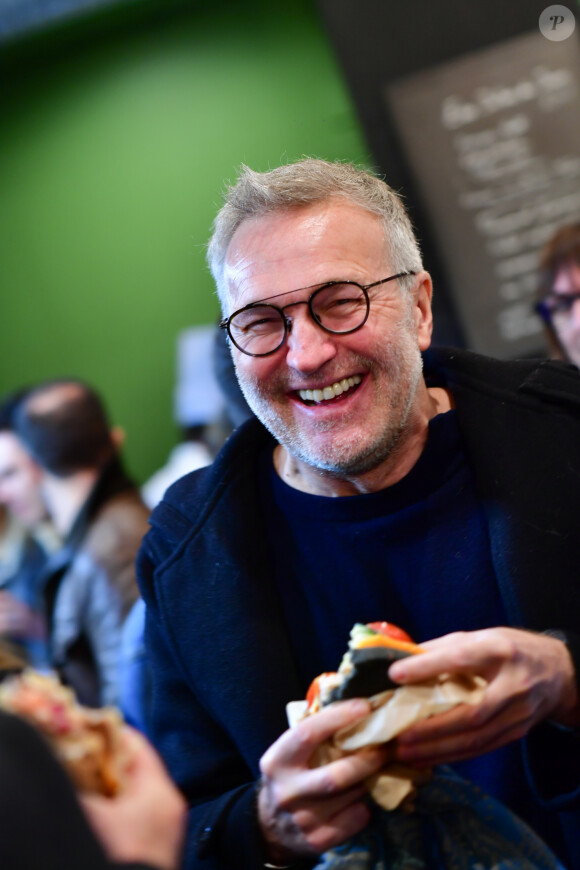 Laurent Ruquier - Inauguration du nouveau restaurant de fast food healthy de K. Adams, le "Jak Healthy" au 24 rue de Rivoli dans le 4ème arrondissement à Paris, le 15 octobre 2019. Le concept du restaurant est né de la rencontre entre le coach sportif J. Exilie, la restauratrice A. Sachet et l'humoriste K. Adams réunis autour d'une même idée: un repas sur le pouce sain et équilibré. © Rachid Bellak/Bestimage
