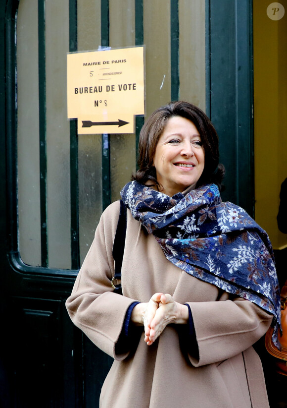 Agnès Buzyn, candidate LREM pour la mairie de Paris, accompagnée de Florence Berthout, maire du 5ème arrondissement et tête de liste LREM, a voté à l'école Saint-Jacques. Paris, le 15 Mars 2020 © Dominique Jacovides / Bestimage