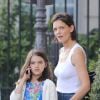 Exclusif - Katie Holmes et sa fille Suri Cruise se promènent devant le jardin des Tuileries et le Louvres, Paris, le 30 juin 2018.