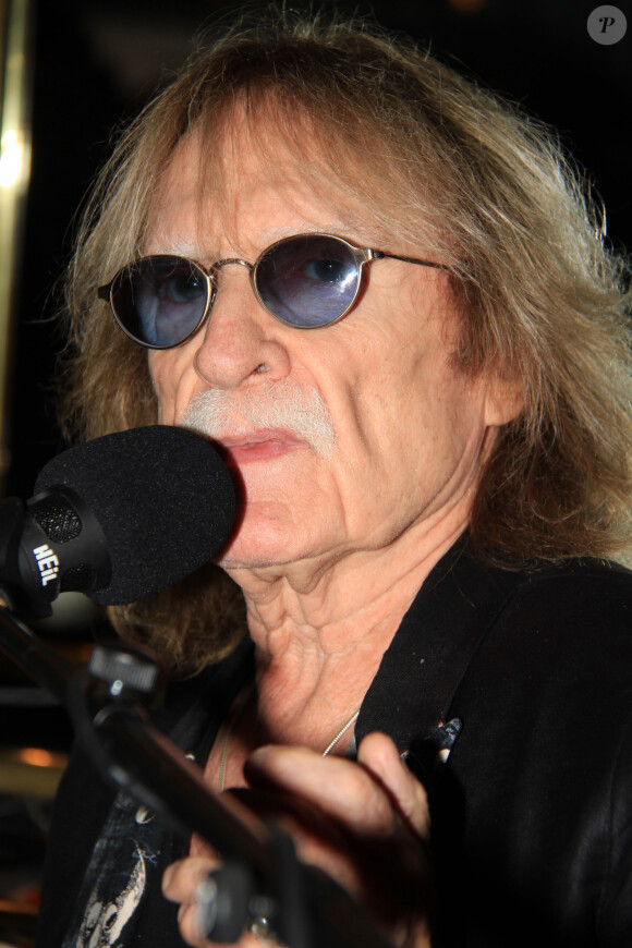 Exclusif - Le chanteur Christophe - Le Prix Le Vaudeville 2019 (ancien prix de la Coupole) dans la brasserie Vaudeville à Paris, France, le 12 juin 2019. © Philippe Baldini/Bestimage
