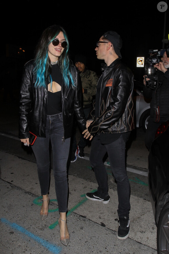 Bella Thorne et son compagnon Benjamin Mascolo sont allés dîner en amoureux au restaurant Craig's le jour de la Saint-Valentin à West Hollywood, Los Angeles, le 14 février 2020.