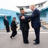 Donald Trump a rencontré le dirigeant nord-coréen, Kim Jong-un sur la zone démilitarisée (DMZ) qui sépare les deux Corées le 30 juin 2019.