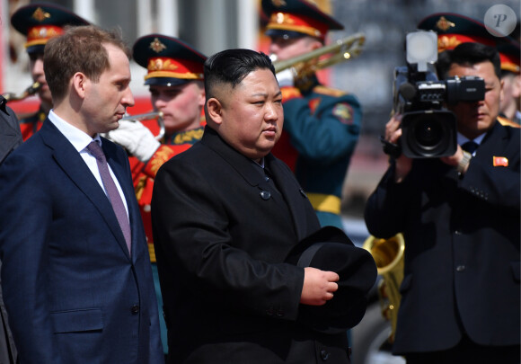 Kim Jong-un assiste à une parade militaire à Vladivostok, le 25 avril 2019.