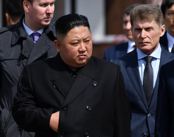 Kim Jong-un assiste à une parade militaire à Vladivostok, le 25 avril 2019.