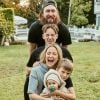 Kate Hudson, ses trois enfants et son compagnon Danny Fujikawa sur Instagram, février 2020.