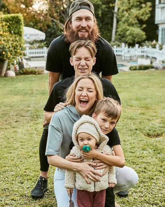 Kate Hudson, ses trois enfants et son compagnon Danny Fujikawa sur Instagram, février 2020.