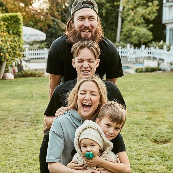 Kate Hudson, ses trois enfants et son compagnon Danny Fujikawa sur Instagram, février 2020.