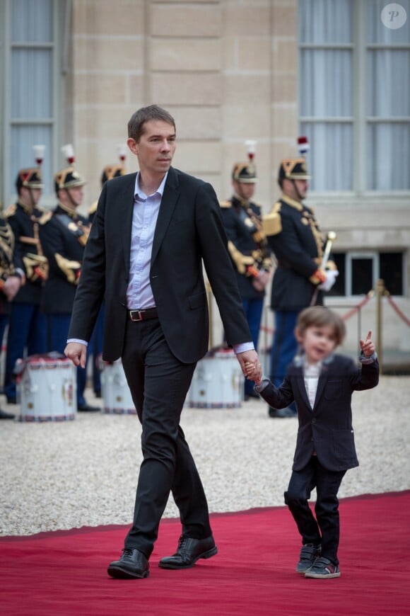 Sébastien Auzière, sa femme Christelle Auzière et leurs enfants Camille et Paul lors de la passation de pouvoir entre E.Macron et F.Hollande au palais de l'Elysée à Paris le 14 mai 2017. © Lionel Urman / Bestimage