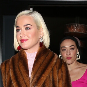 Katy Perry est allée dîner avec ses amies au restaurant Craig's le jour de la Saint-Valentin à West Hollywood, Los Angeles, le 14 février 2020.