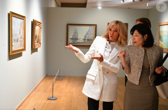 Brigitte Macron et Akie Abe, femme du premier ministre du Japon - Visite de Giverny. Le 23 avril 2019 © Christian Liewig / Pool / Bestimage
