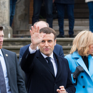 Le président de la république Emmanuel Macron et la Première Dame Brigitte Macron à la sortie de la mairie du Touquet après avoir voté pour le premier tour des élections municipales le 15 mars 2020. © Tiziano Da Silva / Bestimage