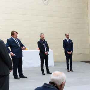 Stéphane Layani, président du marché d'intérêt national de Rungis - Brigitte Macron - Le président de la République lors de la remise du muguet par des représentants de la filière horticole et le président du marché de Rungis au palais de l'Elysée à Paris le 1er mai 2020. © Jacques Witt / Pool / Bestimage