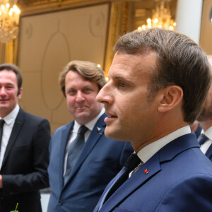 Brigitte Macron - Le président de la République lors de la remise du muguet par des représentants de la filière horticole et le président du marché de Rungis au palais de l'Elysée à Paris le 1er mai 2020. © Jacques Witt / Pool / Bestimage