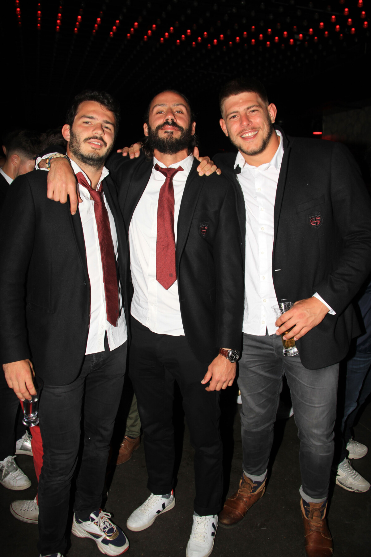 Photo : Arthur Bonneval, Clément Poitrenaud, Pierre Gayraud - Les joueurs  de rugby du Stade Toulousain font la fête sur la péniche Faust après leur  victoire sur Clermont en finale du Top