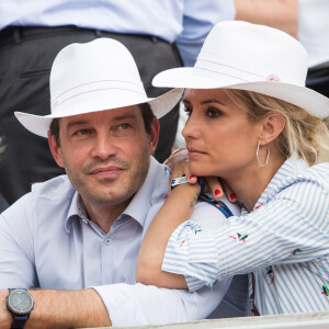 Richard Berry avec Elodie Gossuin et son mari Bertrand Lacherie dans les tribunes lors des internationaux de tennis de Roland Garros à Paris, France, le 4 juin 2019. © Jacovides-Moreau/Bestimage