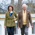 Le roi Carl XVI Gustaf et la reine Silvia de Suède vivent leur confinement au château Stenhammar à Flen, où ils ont été photographiés le 29 avril 2020, à la veille du 74e anniversaire du souverain.