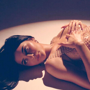 Kylie Jenner lance la première crème solaire SPF 40 de sa marque "Kylie-Skin" , le 2 mars 2020.