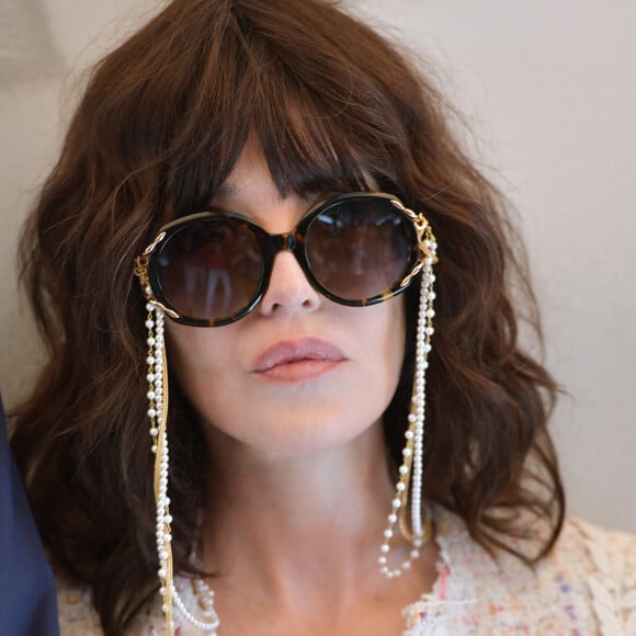 Isabelle Adjani - Photocall du film "Le monde est à toi" sur la plage de la Quinzaine des réalisateurs lors du 71ème Festival International du Film de Cannes le 12 mai 2018. © Giancarlo Gorassini/Bestimage