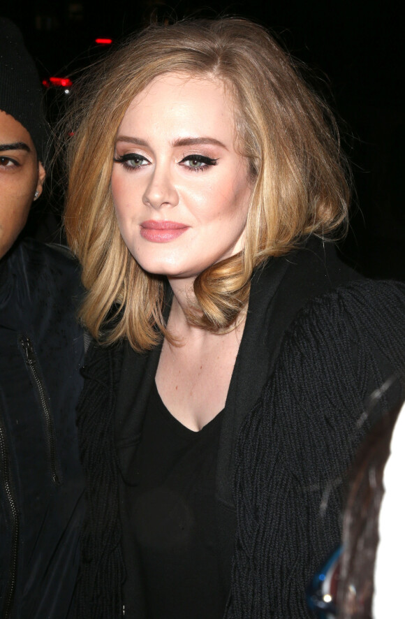 La chanteuse Adele quitte son hôtel pour aller dîner au restaurant dans le quartier de West Village à New York. Le 19 novembre 2015.