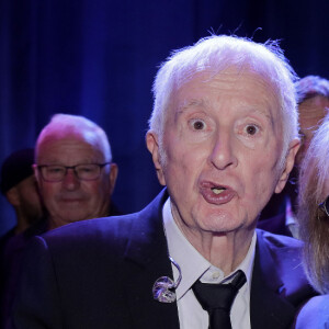 Exclusif - Marcel Amont et Christophe (Daniel Bevilacqua) sur la scène de l'Alhambra à Paris le 2 avril 2019. © Cédric Perrin/Bestimage