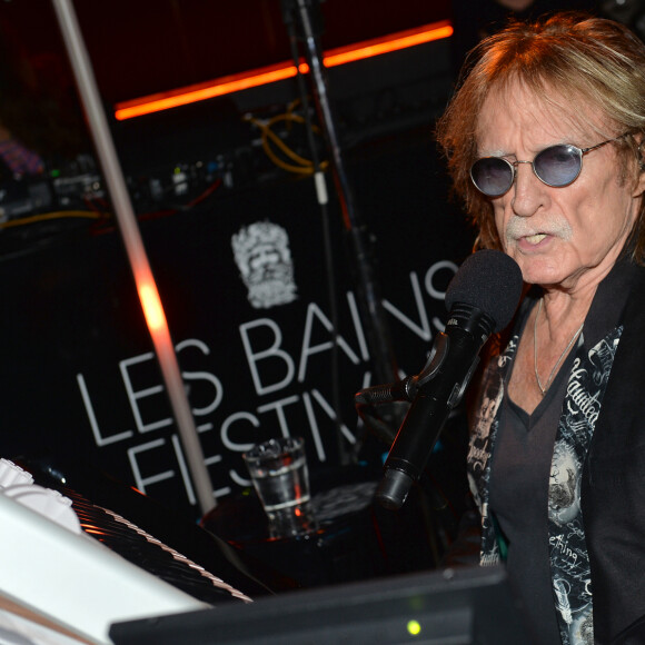 Christophe (Daniel Bevilacqua) en concert privé lors du festival des Bains à Paris le 21 février 2019. Décédé le 16 avril 2020, il a été inhumé le 7 mai au cimetière du Montparnasse. © Veeren/Bestimage