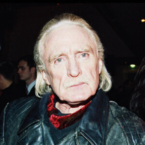 Christophe (Daniel Bevilacqua), en décembre 2001 à L'Alcazar à Paris. Décédé le 16 avril 2020, le chanteur a été inhumé le 7 mai au cimetière Montparnasse.