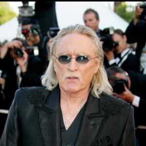 Christophe (Daniel Bevilacqua) au Festival de Cannes en 2006. Le chanteur, décédé le 16 avril 2020, a été inhumé le 7 mai 2020 au cimetière Montparnasse.