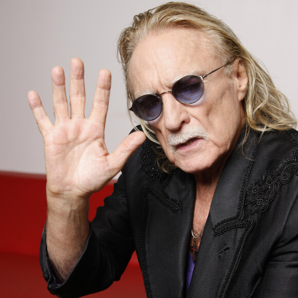 Christophe (Daniel Bevilacqua), portrait en 2010 à Paris. Le chanteur a été inhumé le 7 mai 2020 au cimetière Montparnasse.