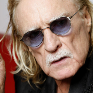 Christophe (Daniel Bevilacqua), portrait en 2010 à Paris. Le chanteur a été inhumé le 7 mai 2020 au cimetière Montparnasse.