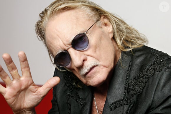 Christophe (Daniel Bevilacqua), portrait en 2010 à Paris. Le chanteur a été inhumé le 7 mai 2020 au cimetière Montparnasse.